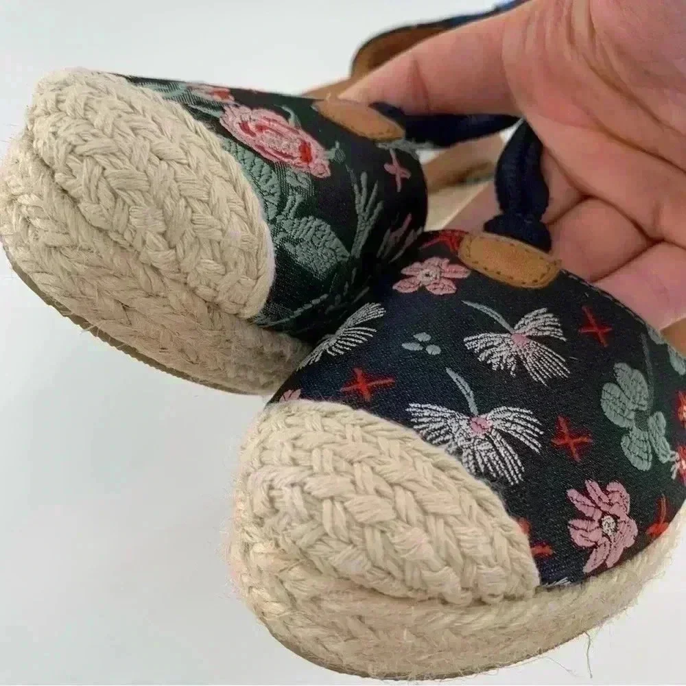 City classified womens espadrilles size 6 multicolored canvas floral wedges
